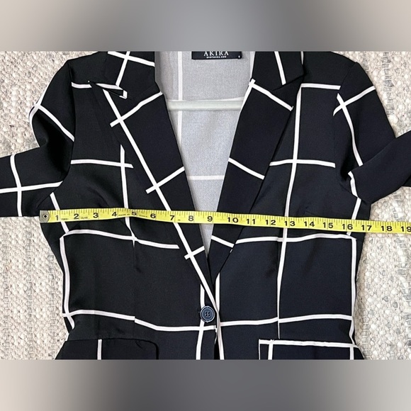 AKIRA CHICAGO Black and white grid pattern blazer‎ size S. - Picture 13 of 14